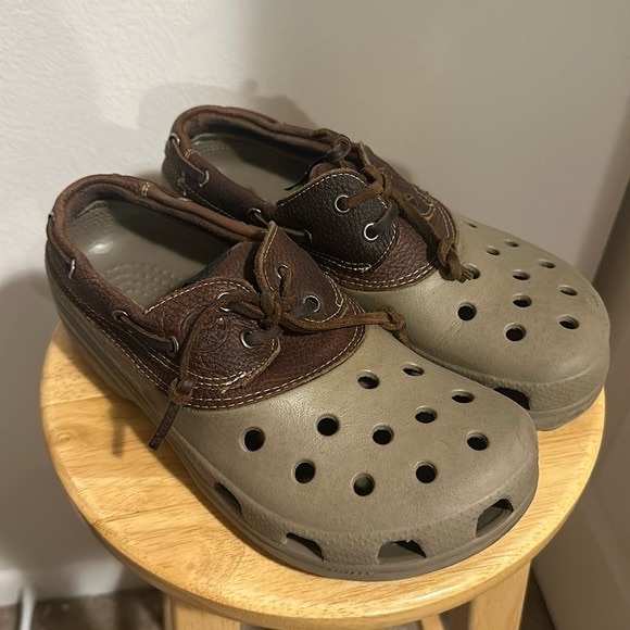 CROCS Shoes - CROCS ISLANDER PITCREW TAN BROWN LEATHER